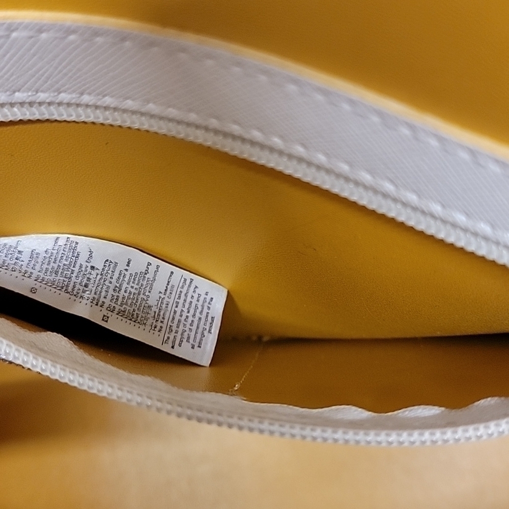 Carpisa PVC Bucket Purse - Picture 13 of 16